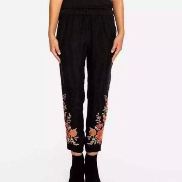 Johnny Was Black Floral Embroidered Pull-On Crop Jogger Women's Hipster Pants - Picture 1 of 8